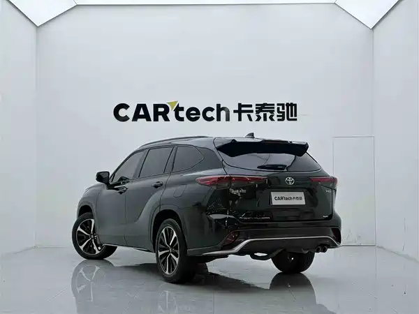 Toyota Crown Kluger 2022