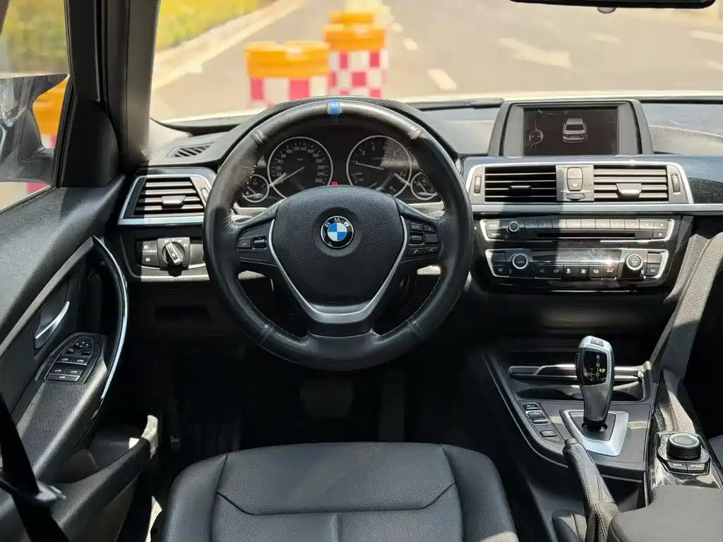 BMW 3 Series 2017 — фото 9
