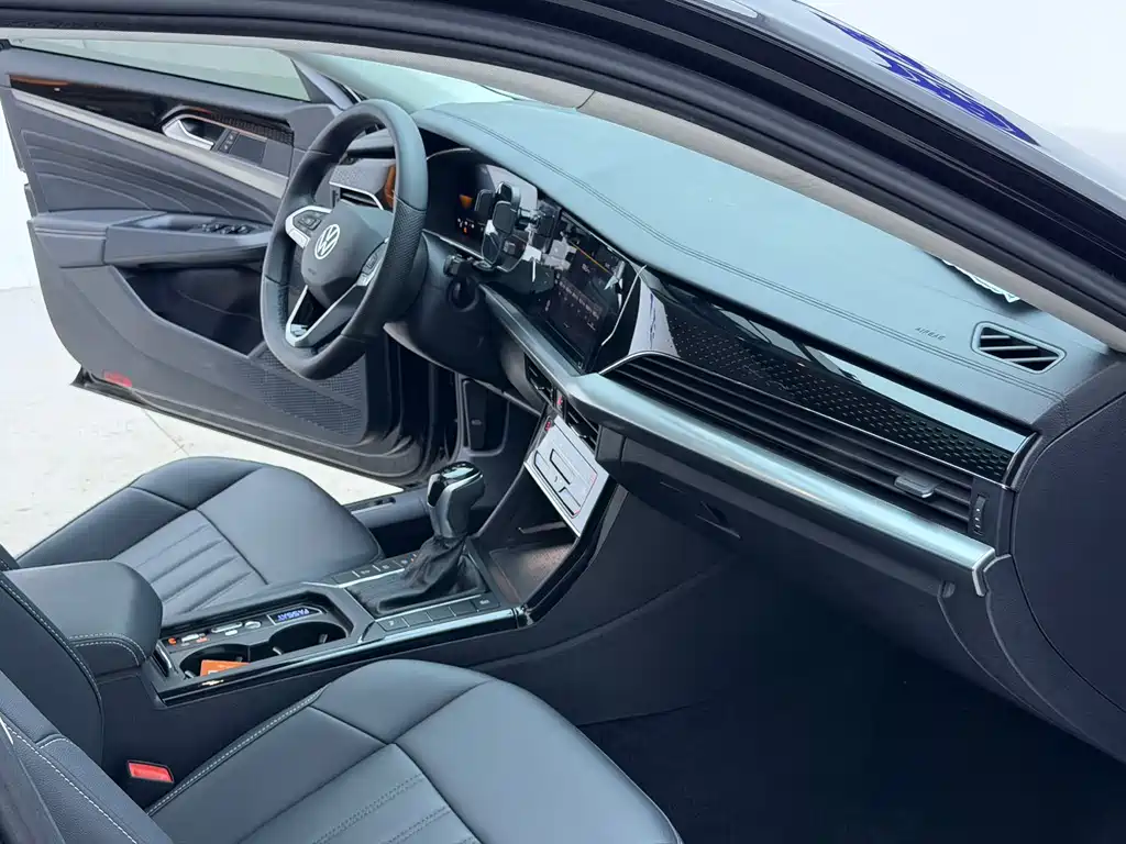 Volkswagen Passat 2023 — фото 16