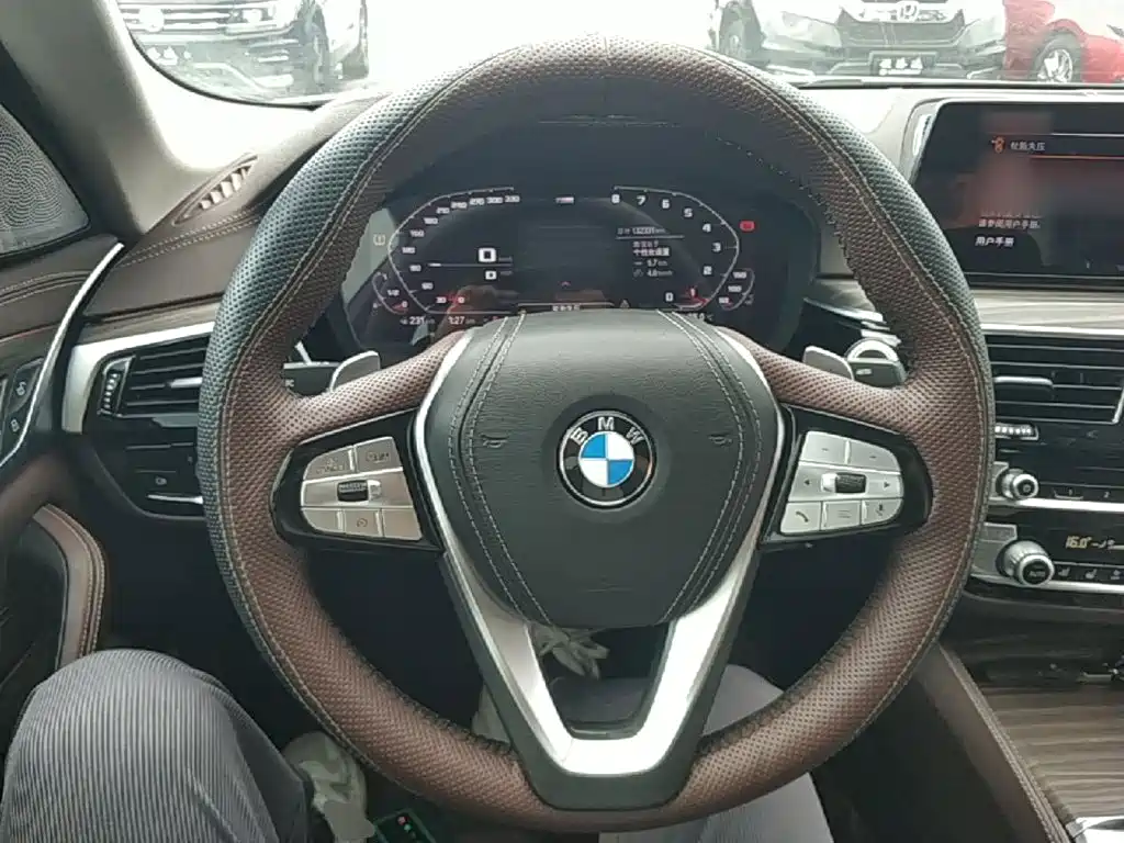 BMW 5 Series 2020 — фото 11