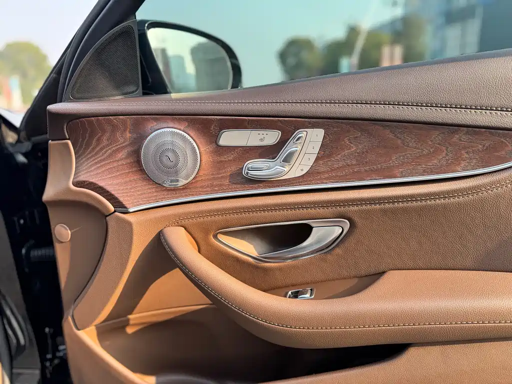 Mercedes-Benz E-Class 2023 — фото 10