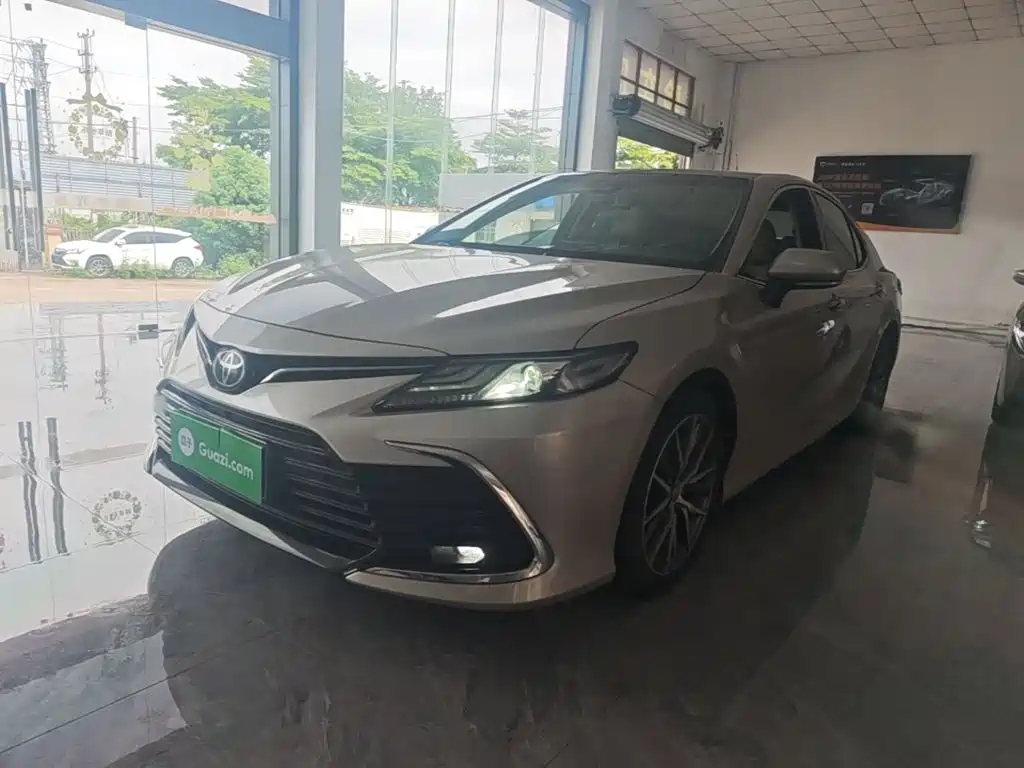 Toyota Camry 2021 — фото 1