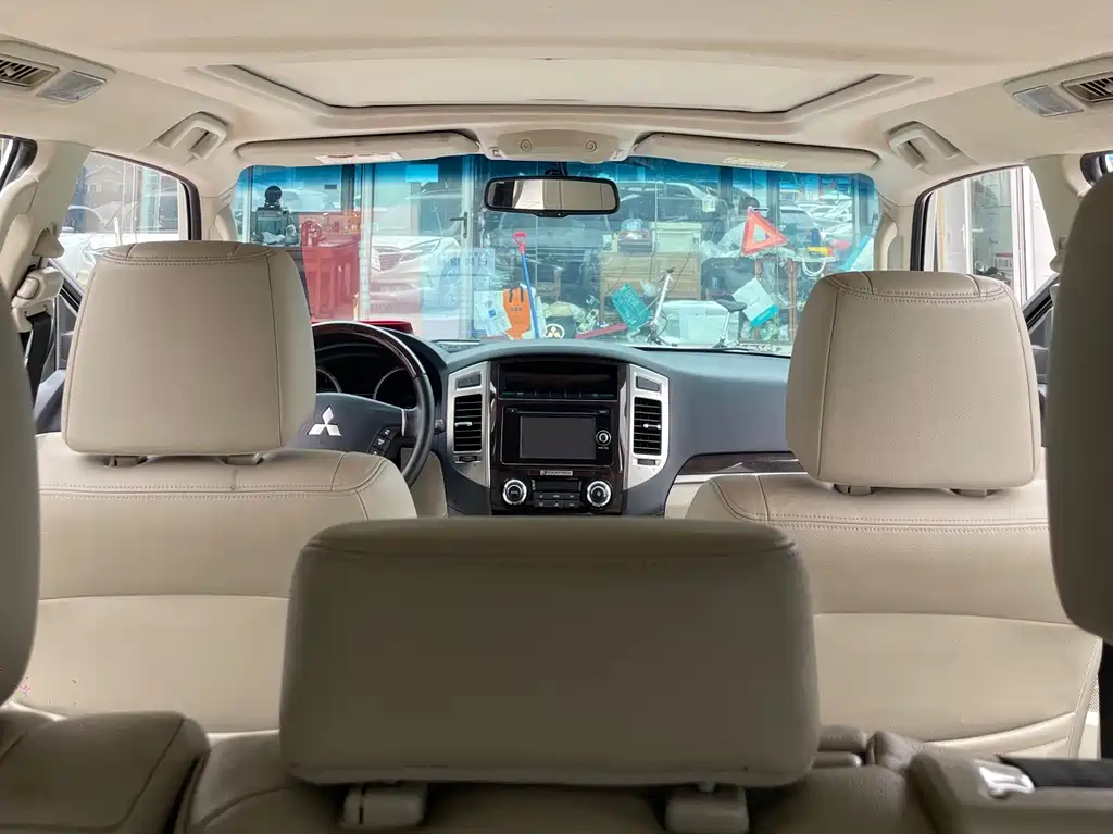Mitsubishi Pajero 2018 — фото 14