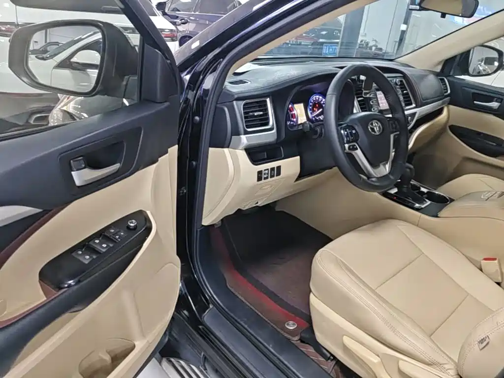 Toyota Highlander 2018 — фото 16