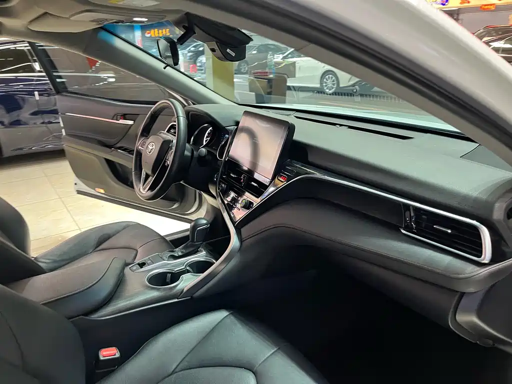Toyota Camry 2021 — фото 14