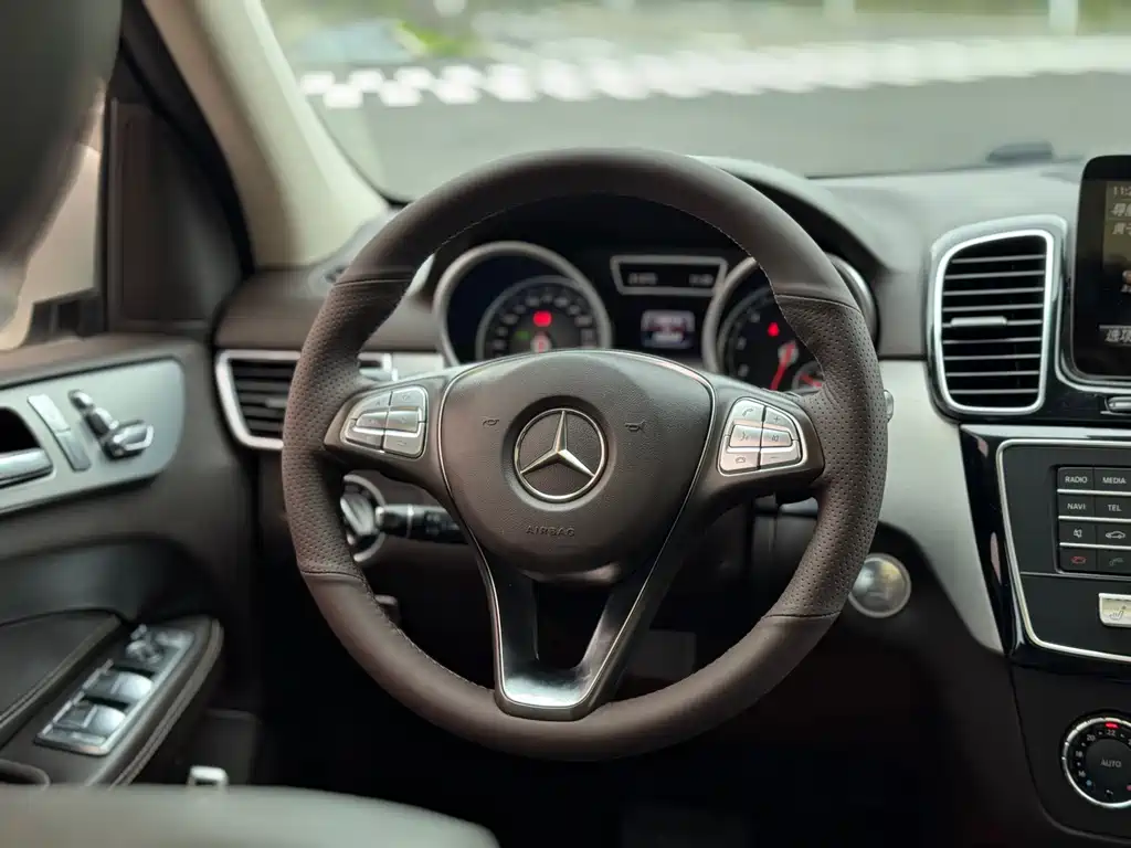 Mercedes-Benz GLE 2015 — фото 8