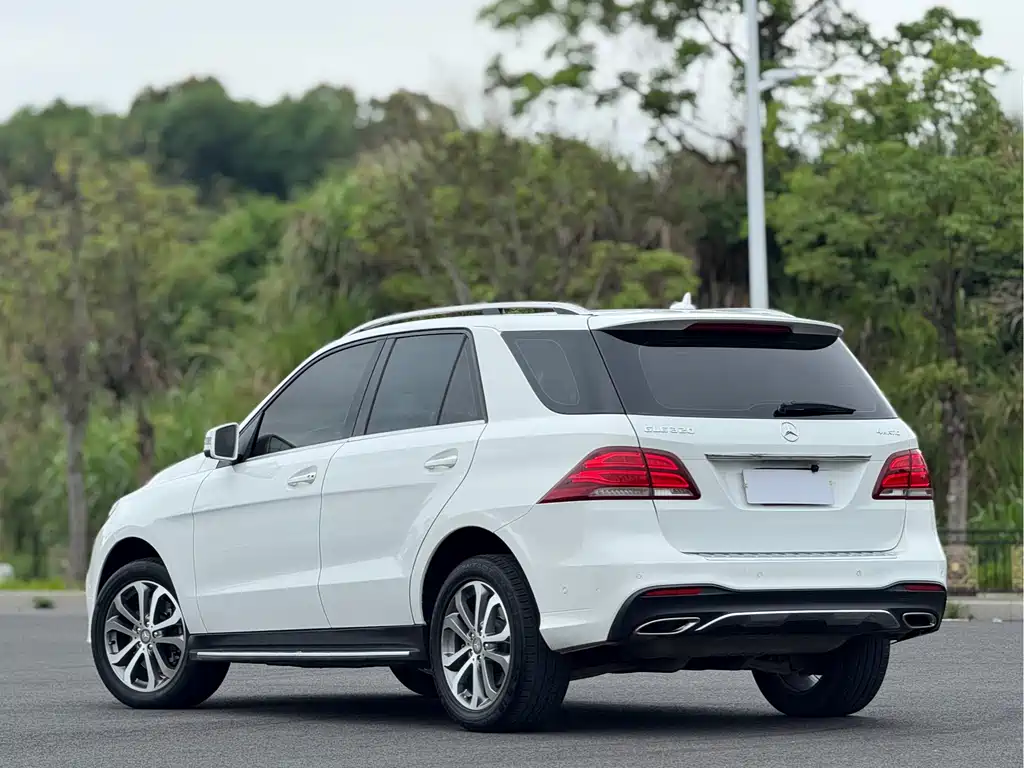 Mercedes-Benz GLE 2015 — фото 16