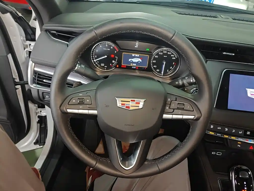 Cadillac XT4 2020 — фото 11