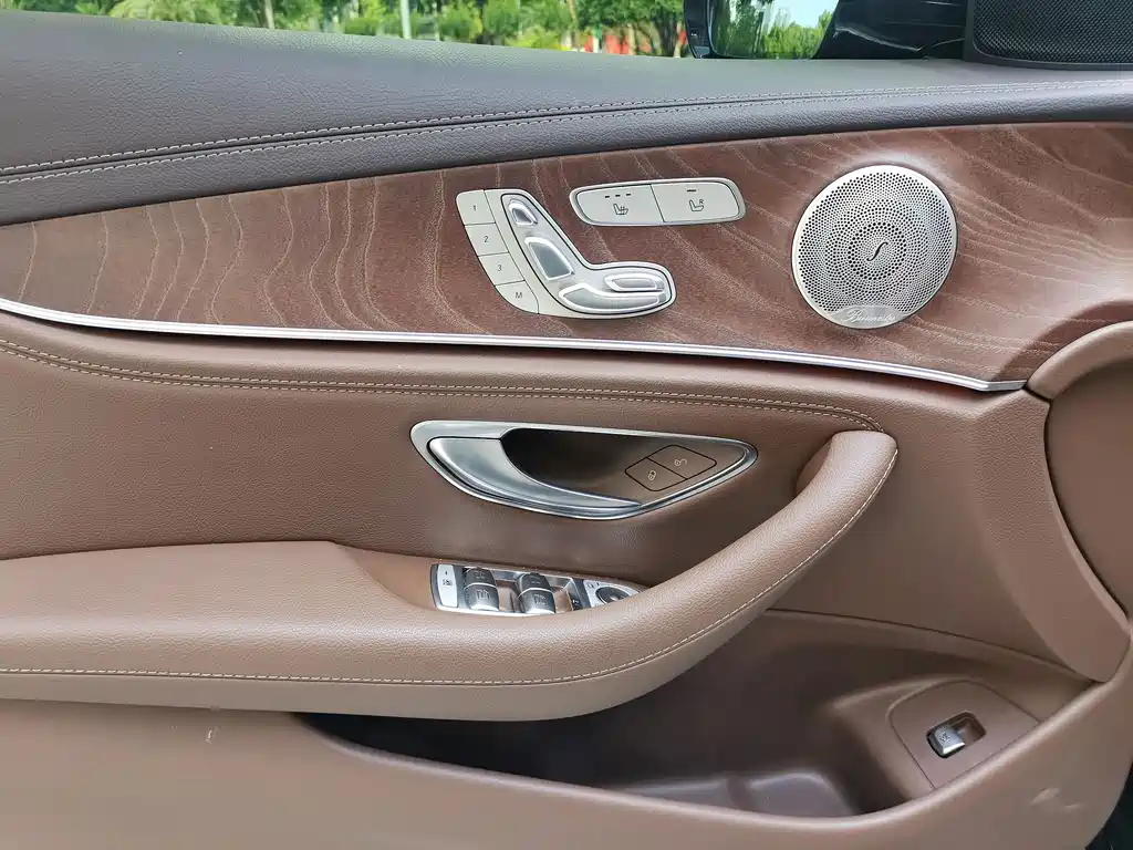 Mercedes-Benz E-Class 2023 — фото 18