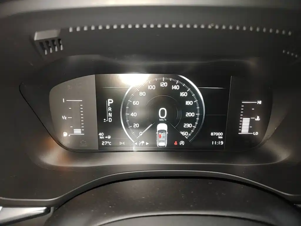 Volvo XC60 2021 — фото 12