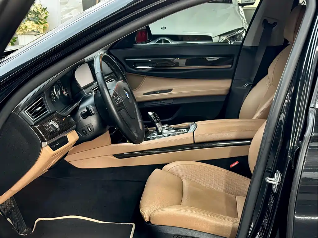 BMW 7 Series 2012 — фото 4