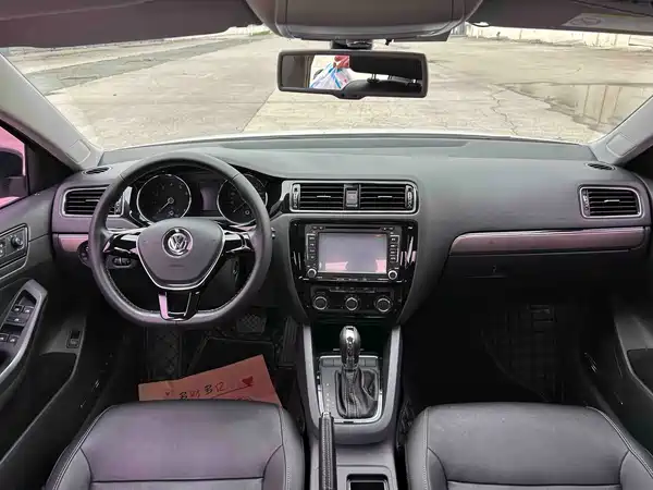 Volkswagen Sagitar 2016