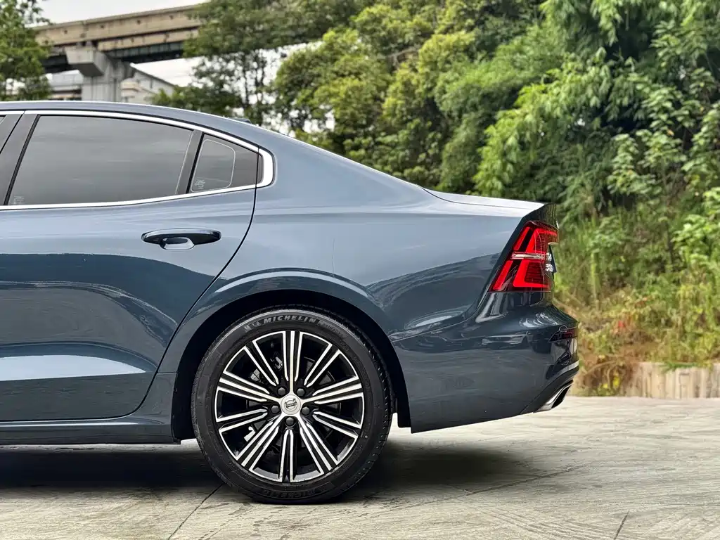 Volvo S60 2021 — фото 33