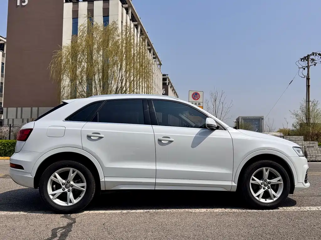 Audi Q3 2018 — фото 27