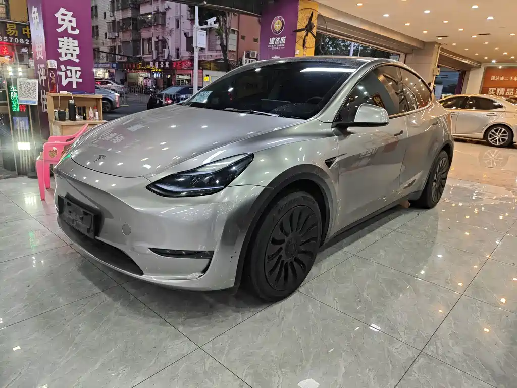 Tesla Model Y 2023 — фото 1