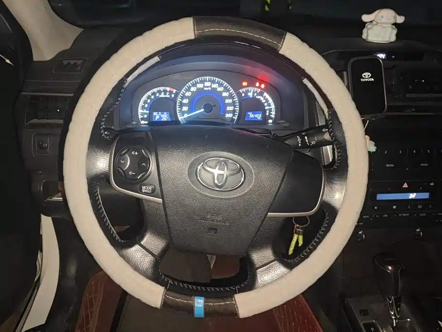 Toyota Camry 2015 — фото 15