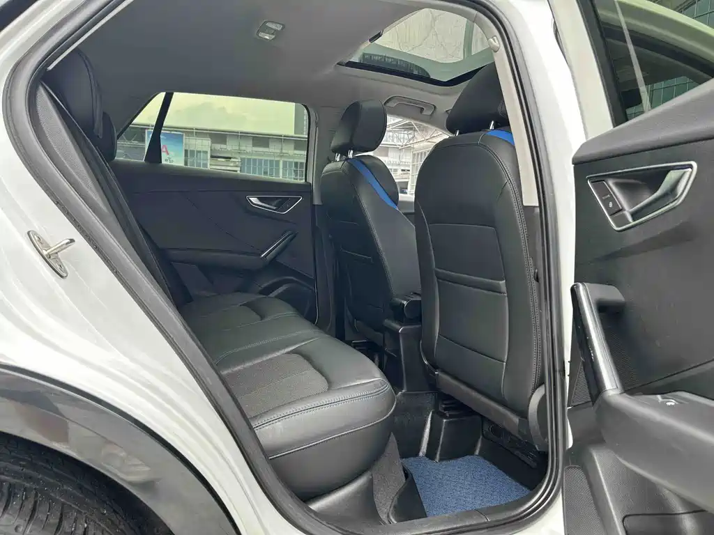 Audi Q2L E-Tron 2021