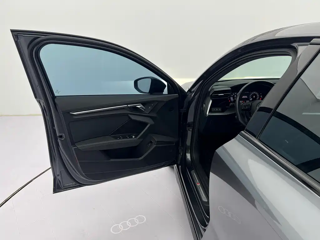 Audi A3 2023 — фото 23