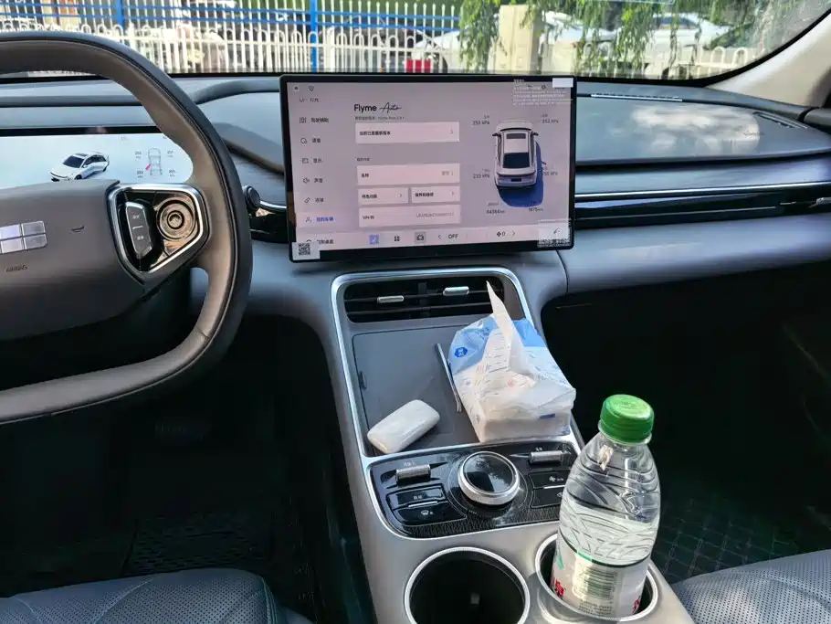 Geely Galaxy L6 2025 — фото 13