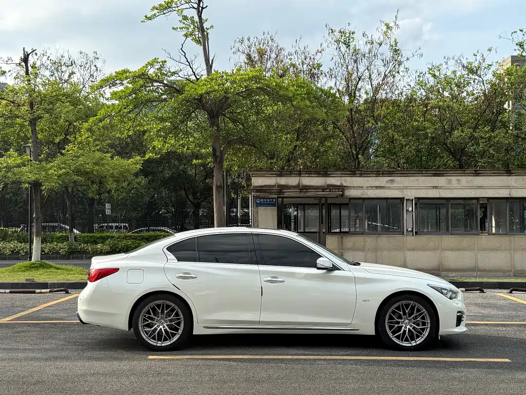 Infiniti Q50L 2015 — фото 7