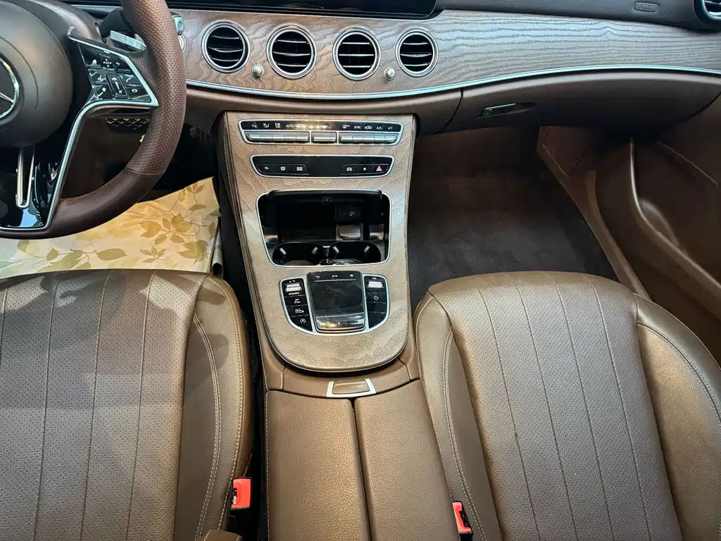 Mercedes-Benz E-Class 2021 — фото 13