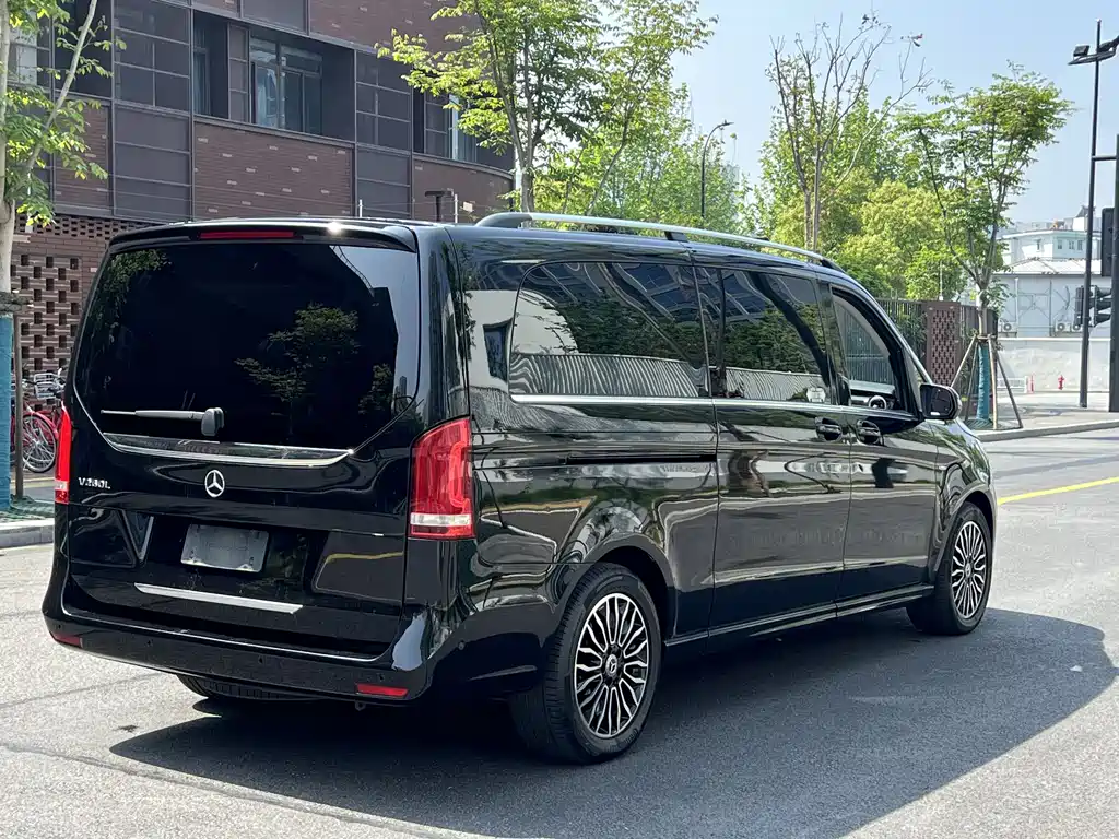 Mercedes-Benz V-Class 2020 — фото 11
