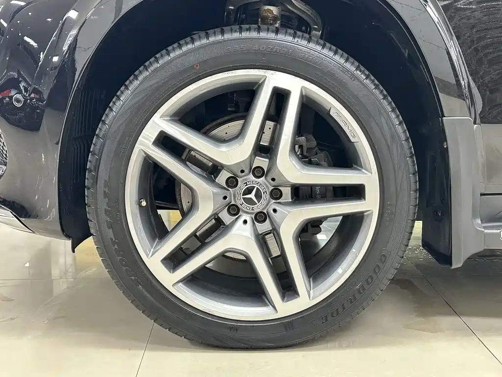 Mercedes-Benz GLS 2018 — фото 26
