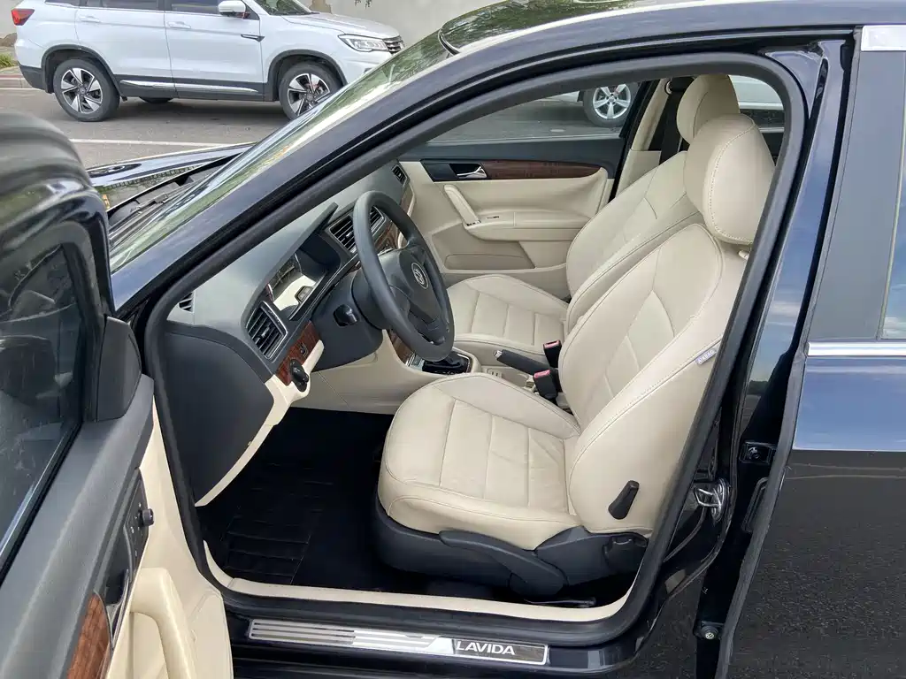 Volkswagen Lavida 2012