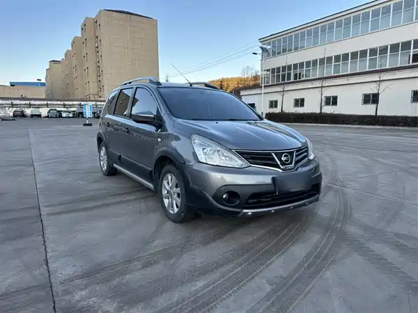 Nissan Livina 2013