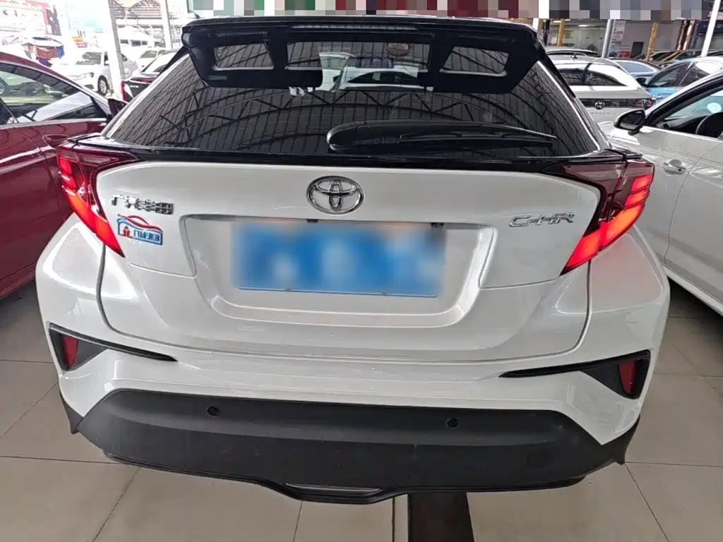 Toyota C-HR 2023 — фото 6