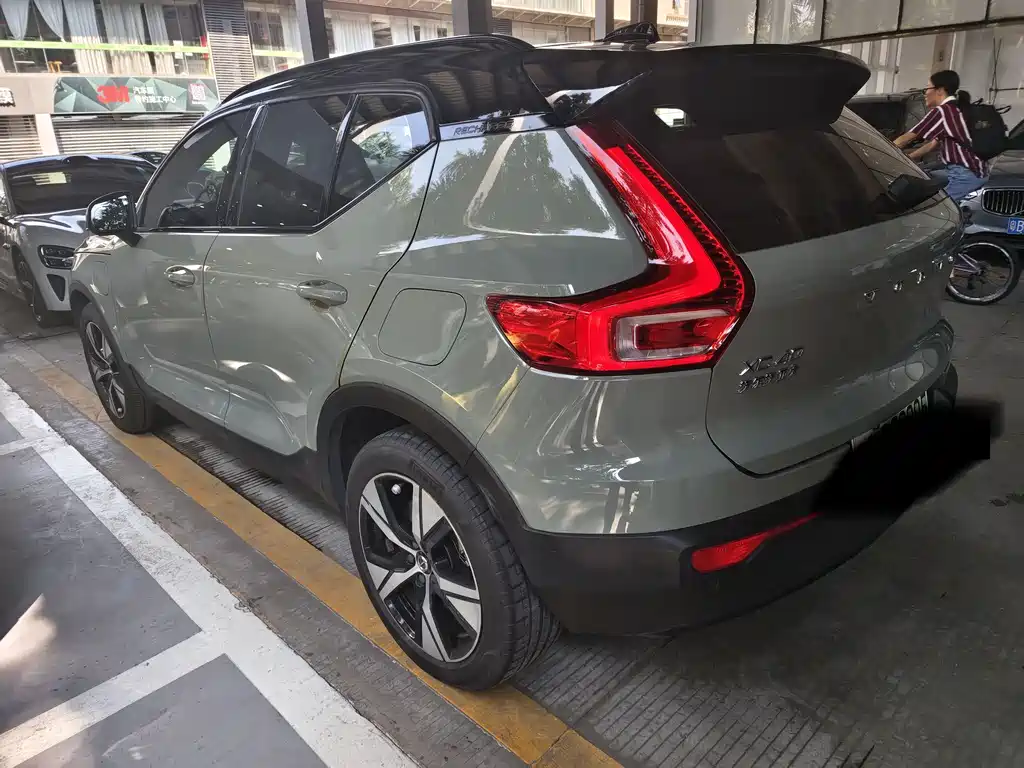 Volvo XC40 New Energy 2022 — фото 8