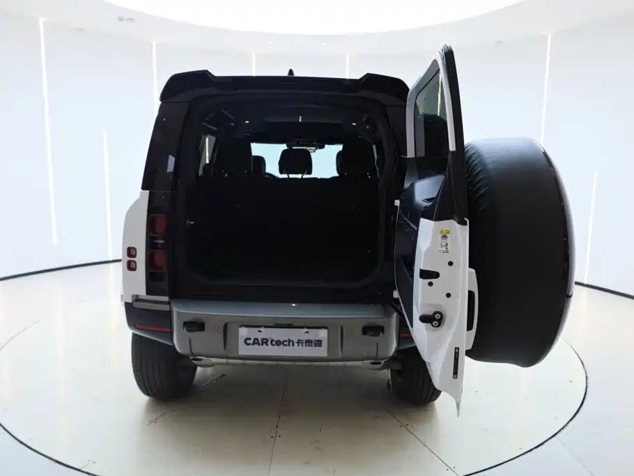 Land Rover Defender 2024 — фото 13