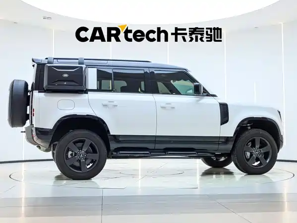 Land Rover Defender 2024