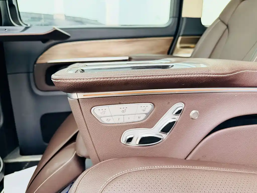 Mercedes-Benz V-Class 2021 — фото 14