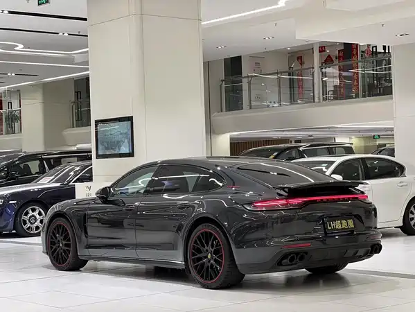 Porsche Panamera 2022