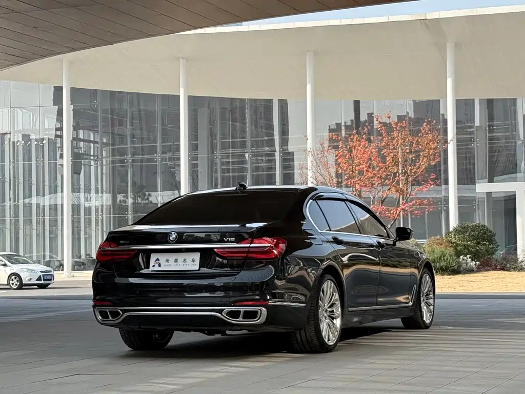BMW 7 Series 2017 — фото 16