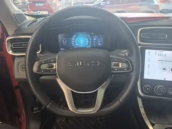 Lynk & Co 01 2018