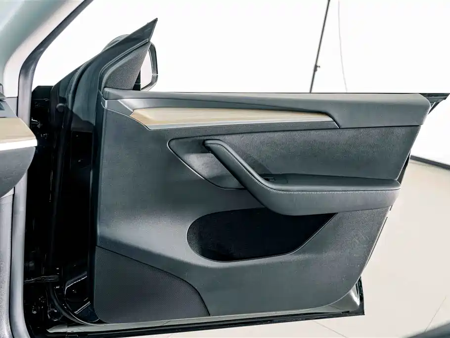 Tesla Model Y 2023 — фото 14