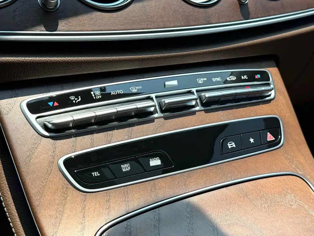 Mercedes-Benz E-Class 2022 — фото 12