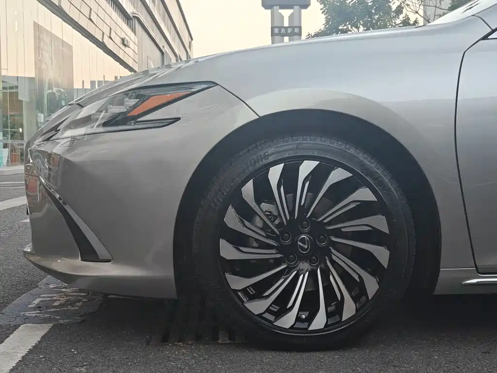 Lexus ES 2023 — фото 14