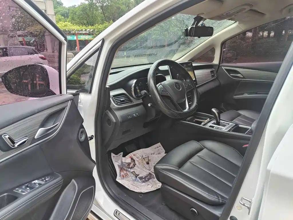 BYD MAX New Energy 2020 — фото 10