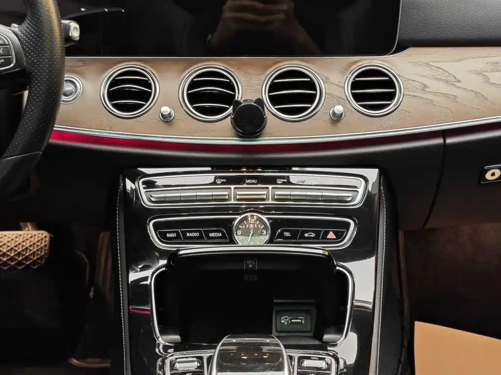 Mercedes-Benz E-Class 2017 — фото 19