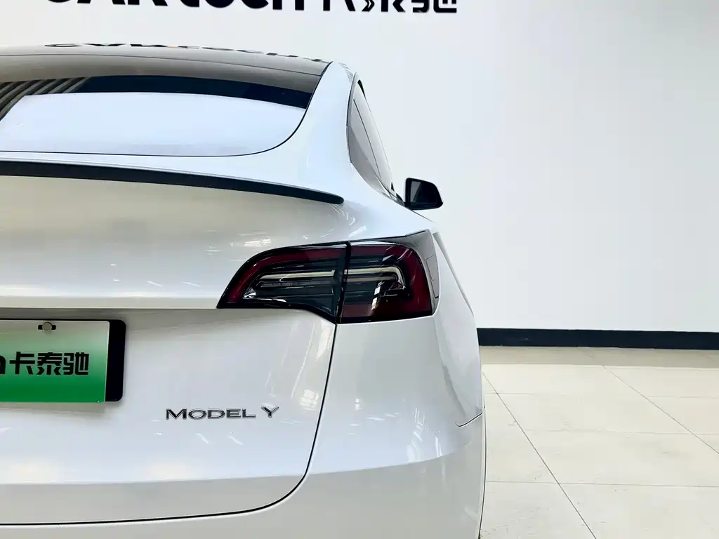 Tesla Model Y 2023 — фото 8