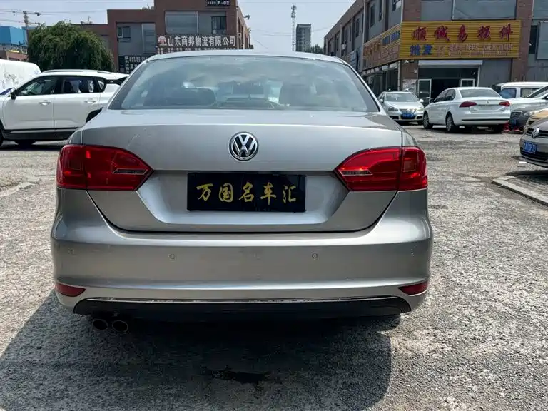 Volkswagen Sagitar 2013