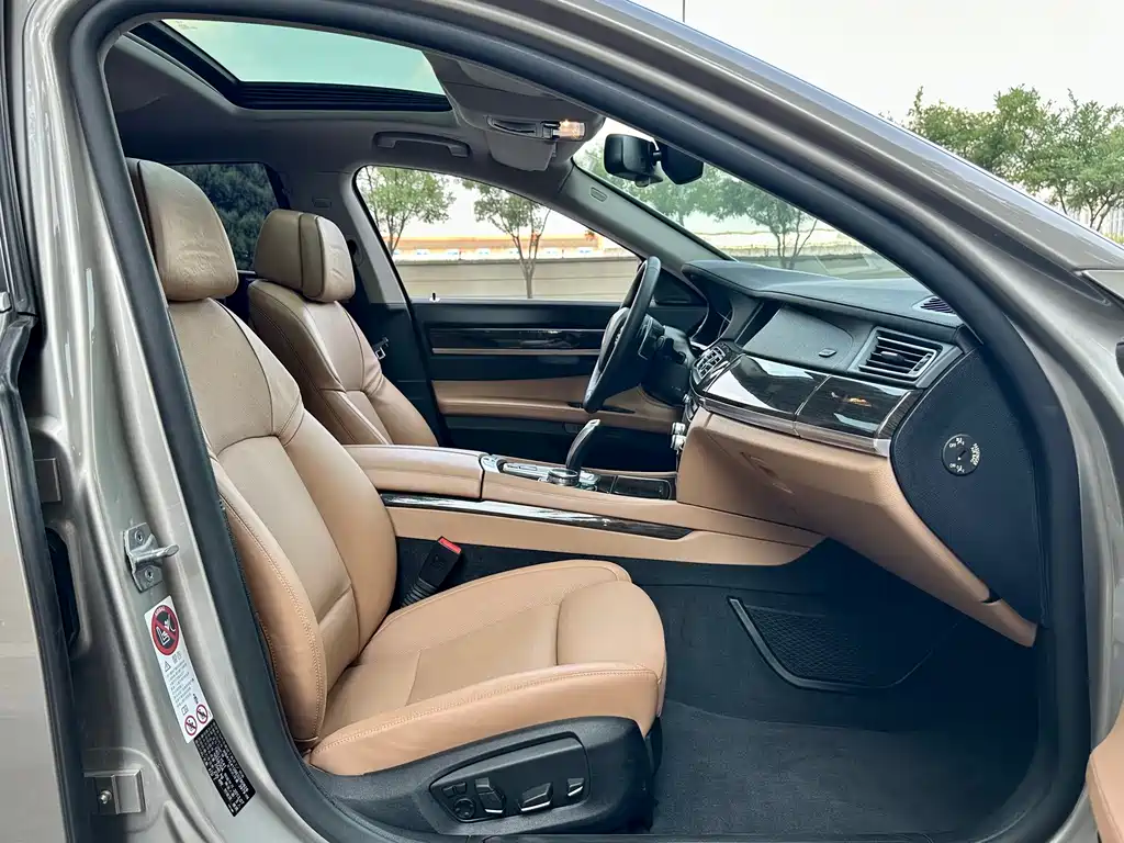 BMW 7 Series 2014 — фото 16