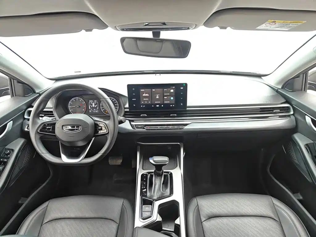 Geely Emgrand 2023