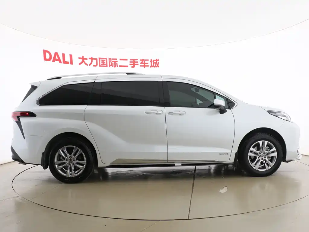 Toyota Sienna 2022 — фото 12