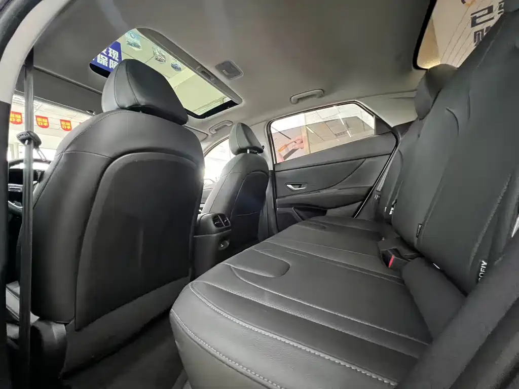 Hyundai Elantra 2022