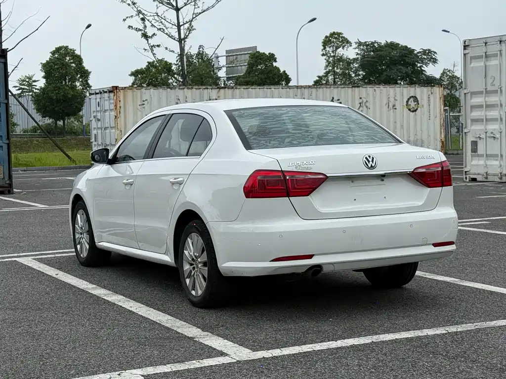 Volkswagen Lavida 2015