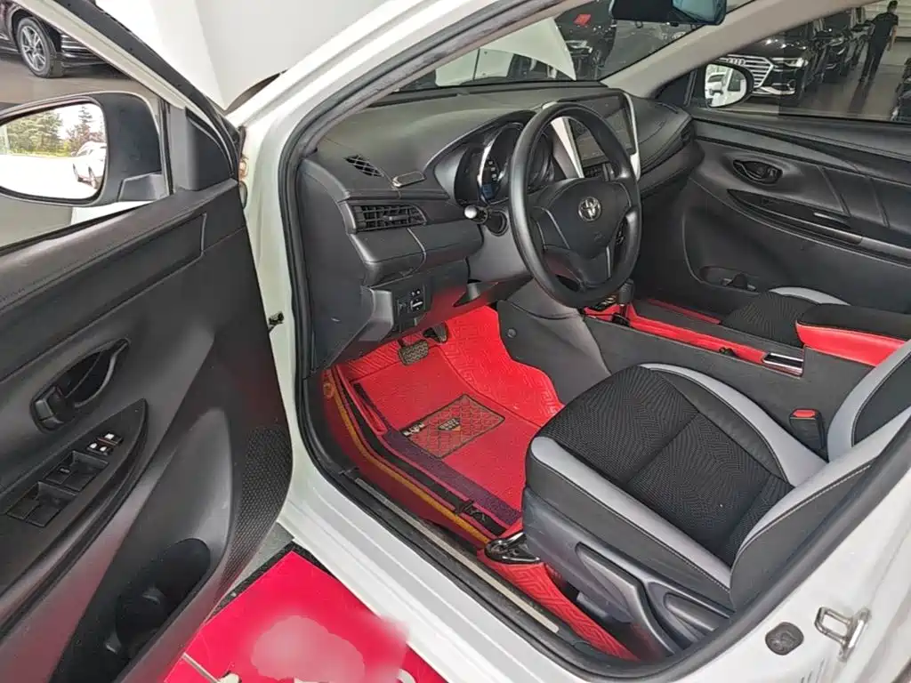 Toyota Yaris L 2020 — фото 16
